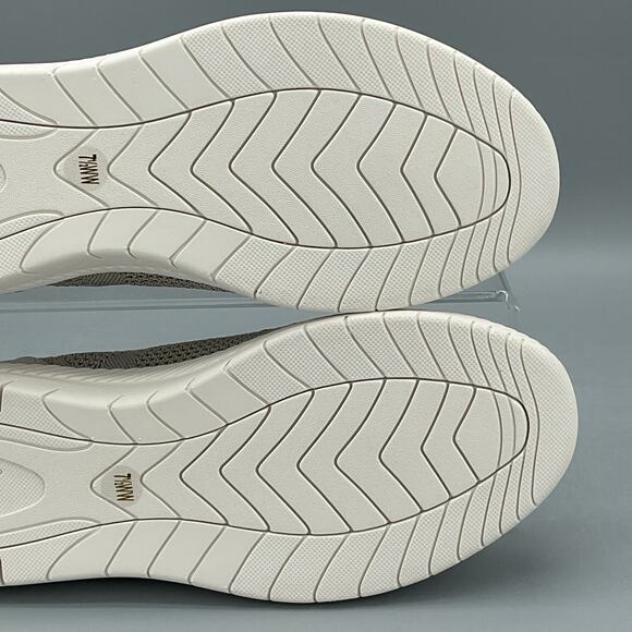 NEW Easy Spirit Women’s Glitz Casual Slip-on Walking Shoes Silver Size 7.5WW - Picture 10 of 10